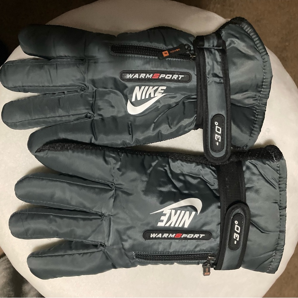 Silver Nike Winter gloves warm snow mittens